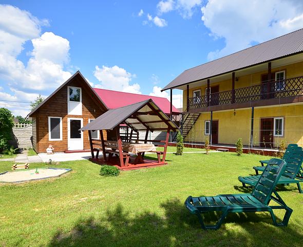 Private sector Hostynnyy dvir Shack