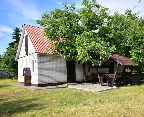 Guest houses Yablunevyy sad vil. Melnyky (lake Pіsochne)