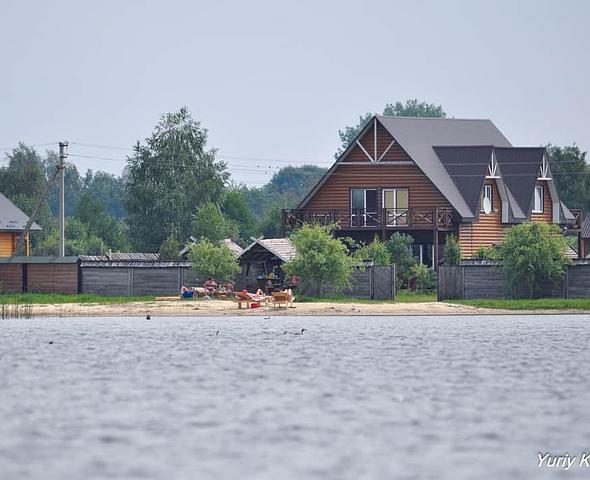 Cottages Na sribnomy berezi vil. Lyubohyny (lake Pіsochne 2)
