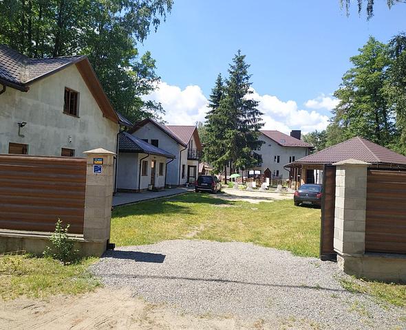 Resorts Recreation Base Svitjaz Griada Hryada (lake. Svitiaz)